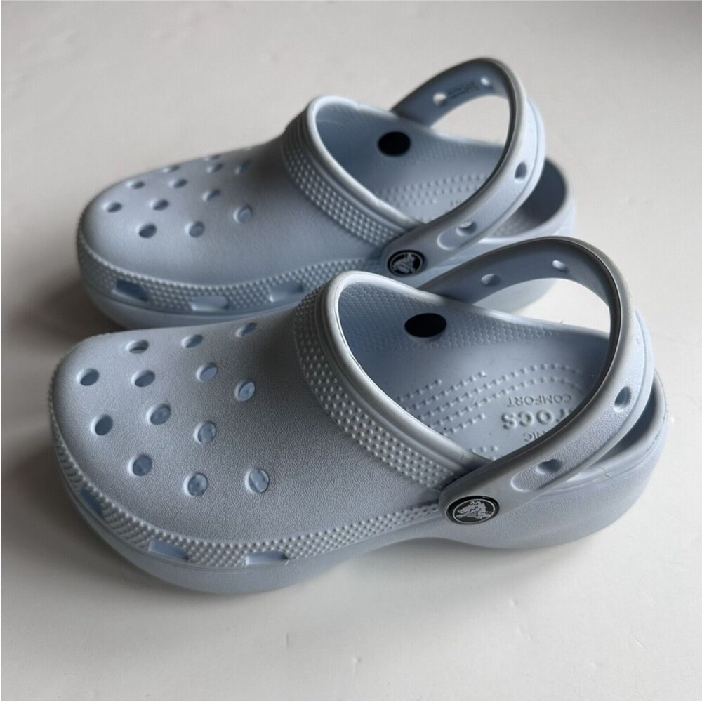 Crocs Classic Platform Clog Waterproof
Blue Big Girls Size 4